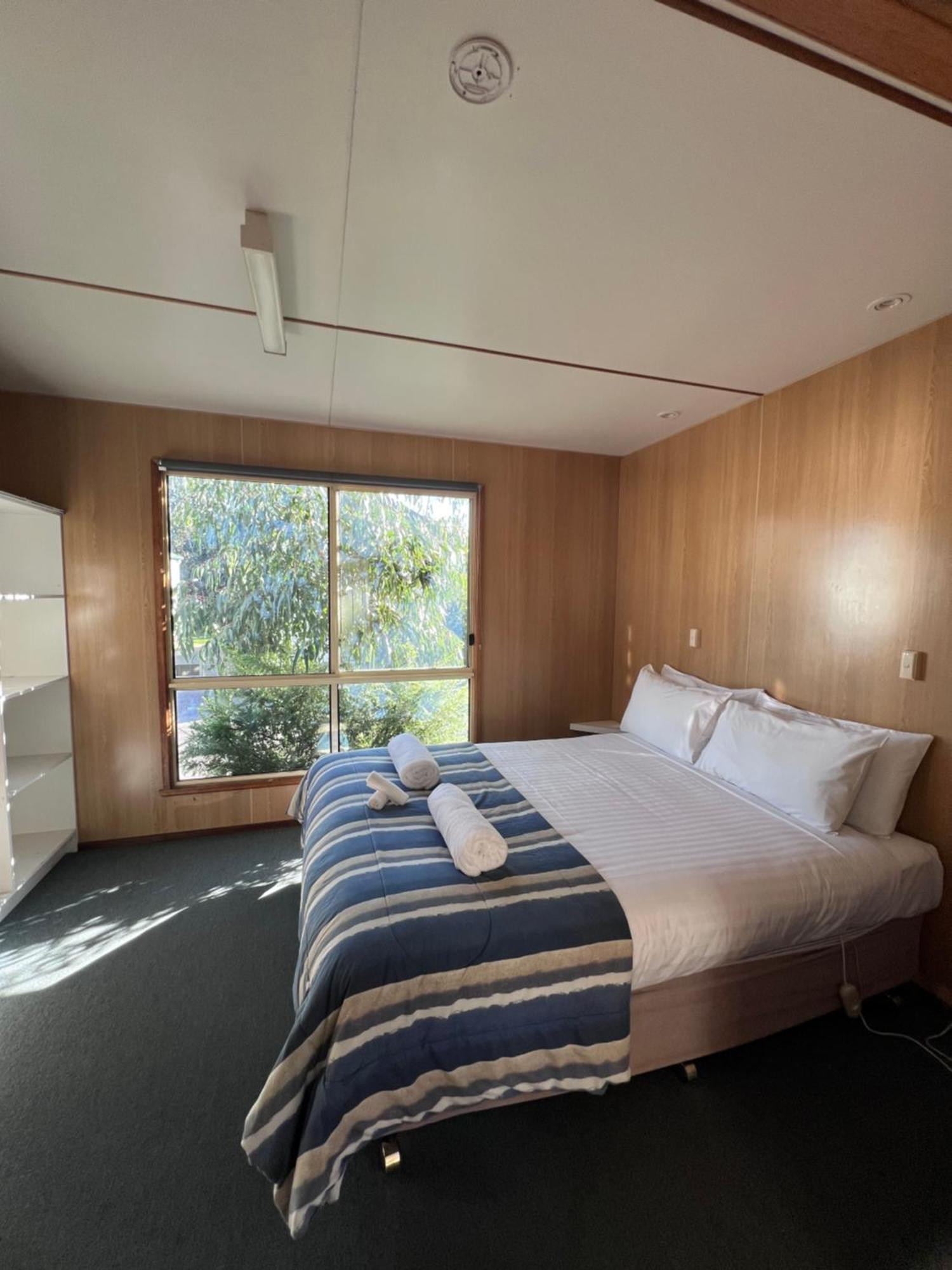 Strahan Beach Tourist Park Room photo