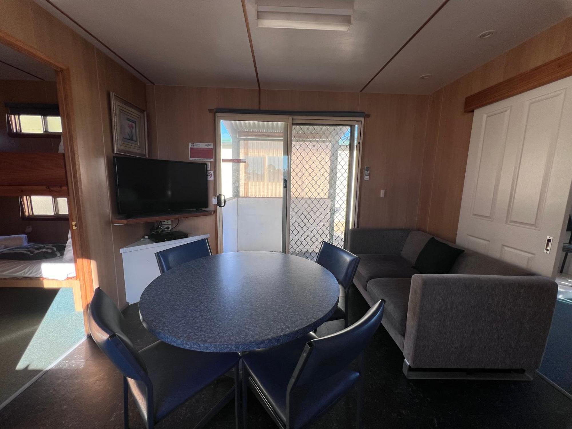 Strahan Beach Tourist Park Room photo